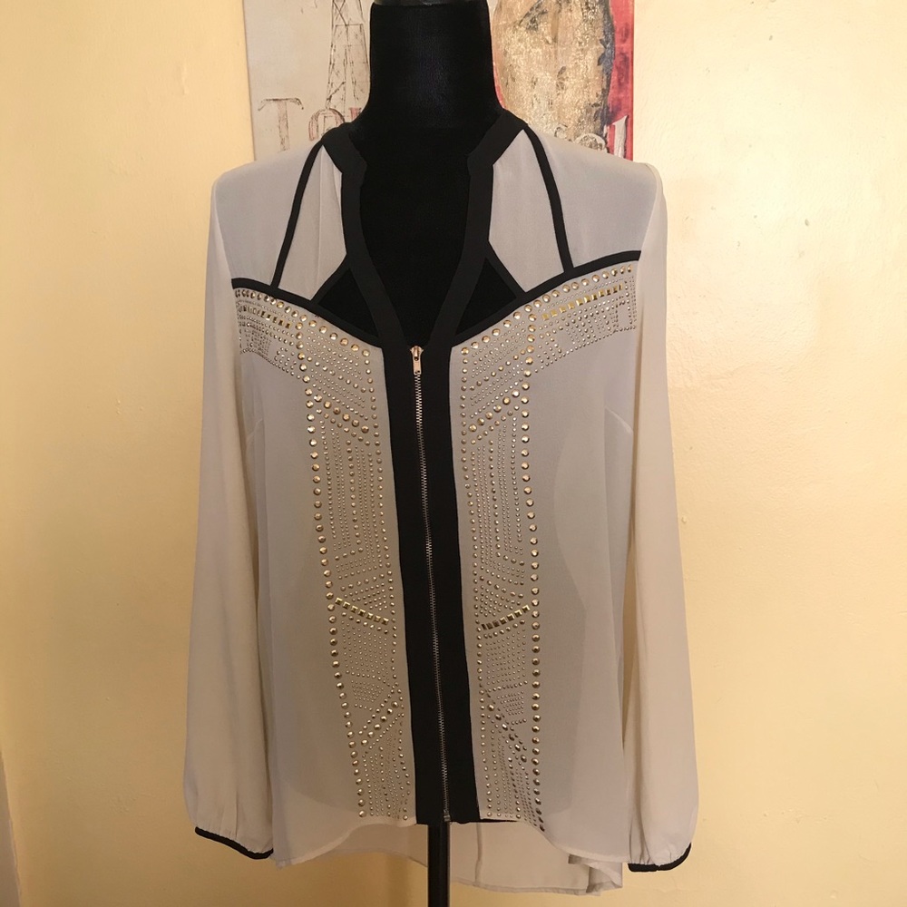 Beautiful blouse.
